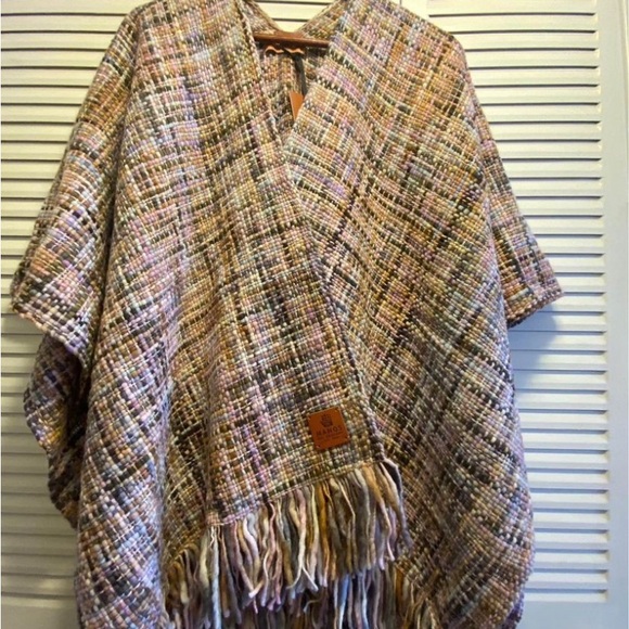 Ruana/Poncho - Picture 3 of 5